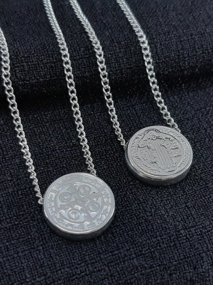 Escapulário medalha São Bento borda lisa