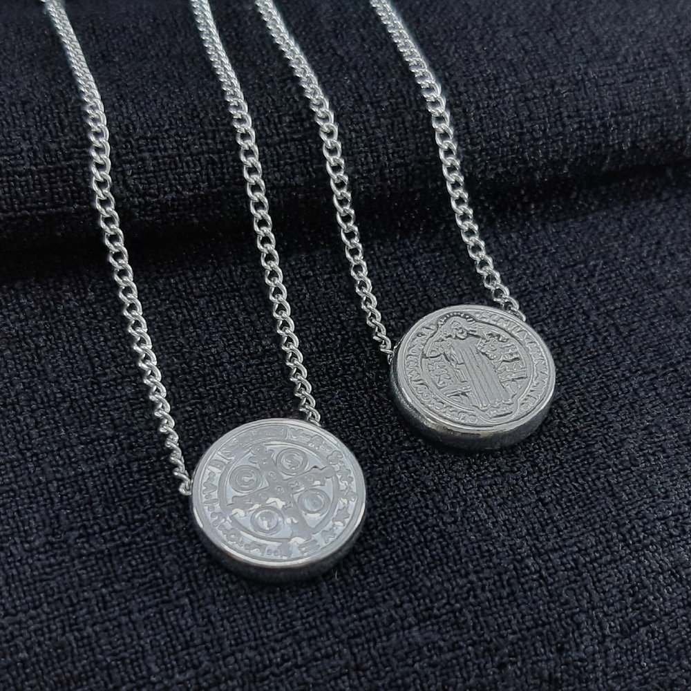 Escapulário medalha São Bento borda lisa