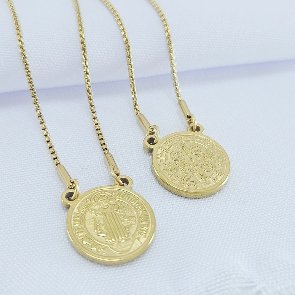 Escapulário metalha São Bento dourada