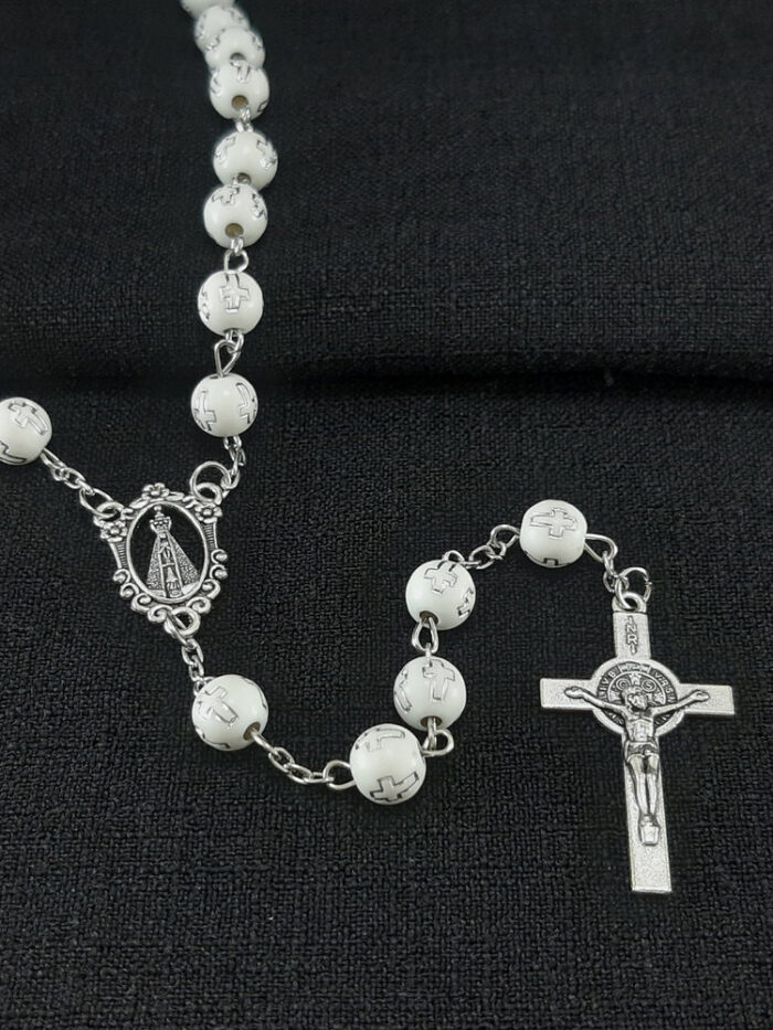 Terço pérola detalhe cruz com medalha N S  Aparecida