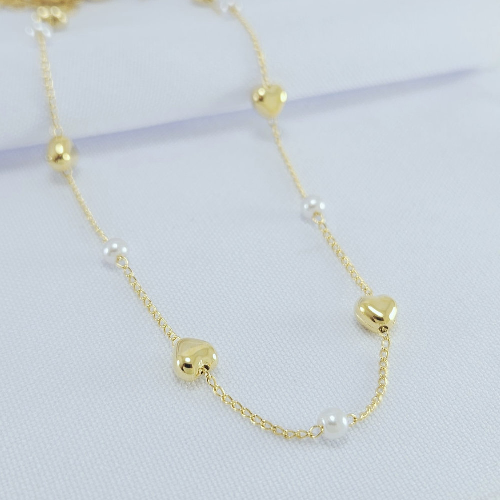 Gargantilha choker detalhe pérola e corações lisos