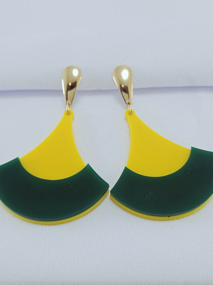 Brinco base dourada leque pêndulo