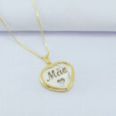 Gargantilha com coração com nome mãe detalhe madr e pérola