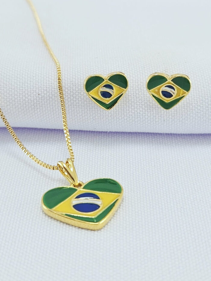 Conjunto bandeira do Brasil formato coração