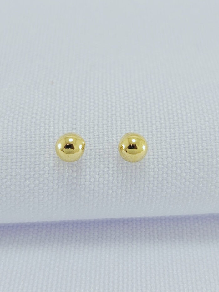 Brinco bolinha lisa pequena