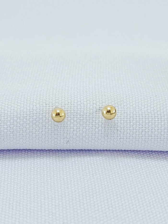 Brinco bolinha dourada ivo pita