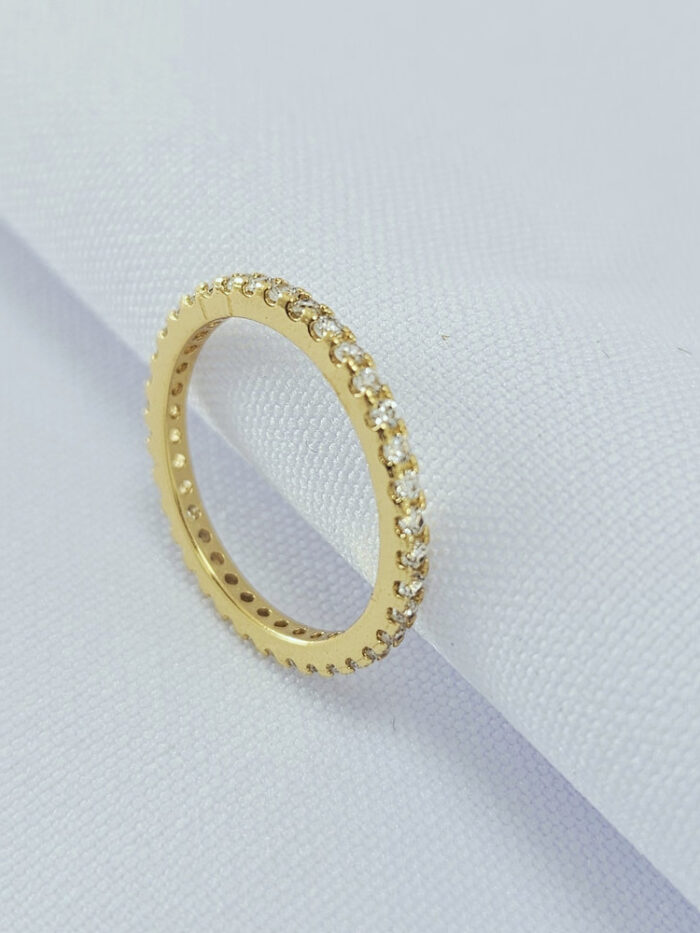 Anel aparador cravejado em zircônia