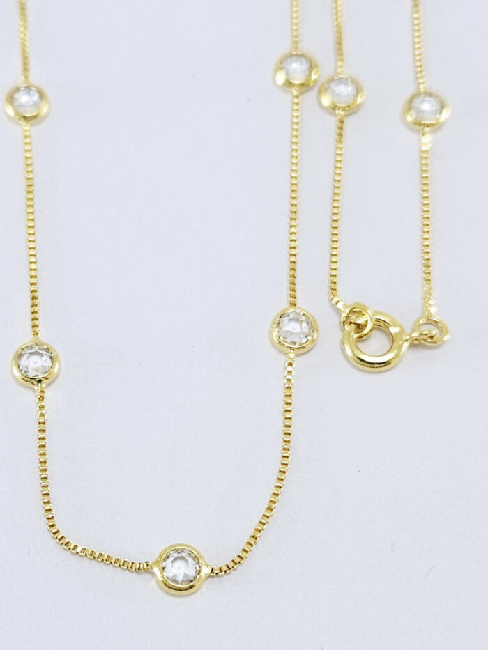 Gargantilha longuinho com ponto de luz