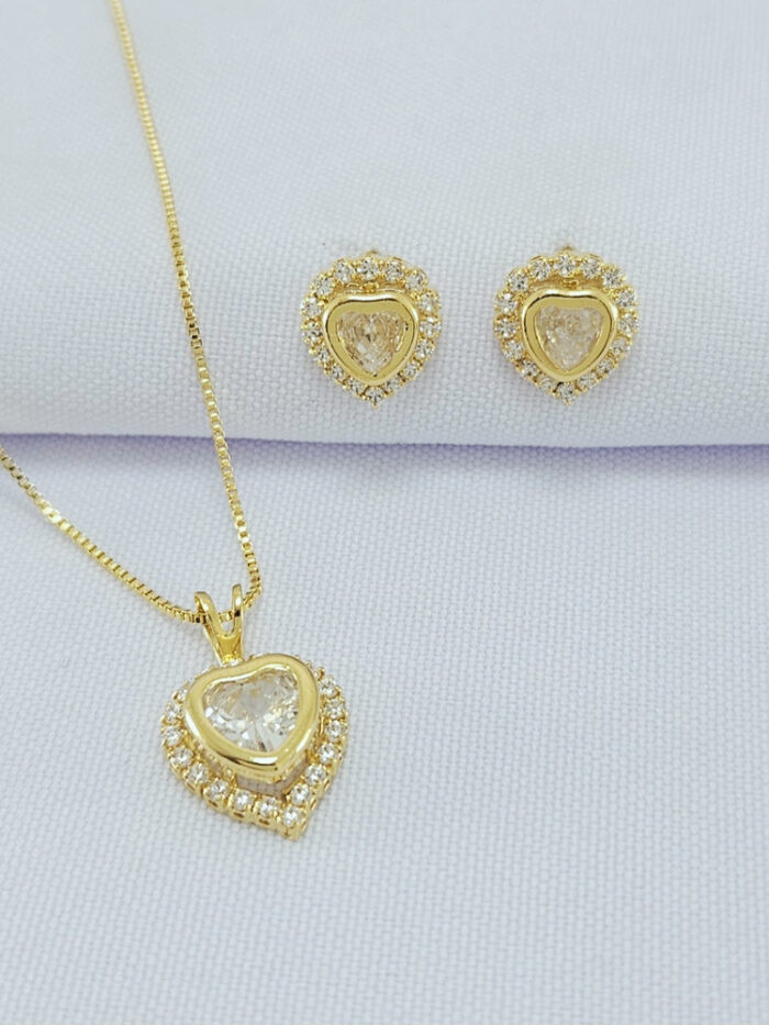 Conjunto coração cristal detalhe cravejado