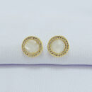 Brinco madre pérola cravejado