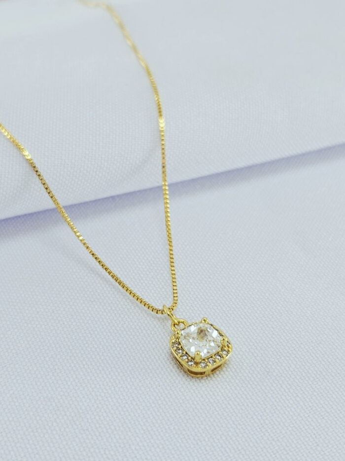 Gargantilha quadrado cristal cravejado