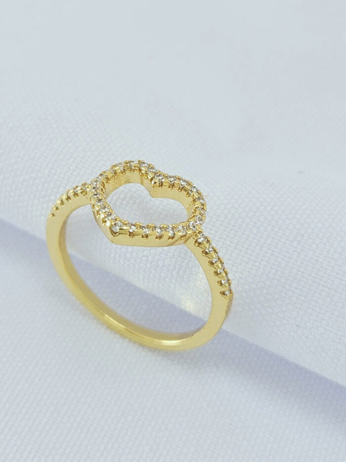 Anel detalhe coração cravejado