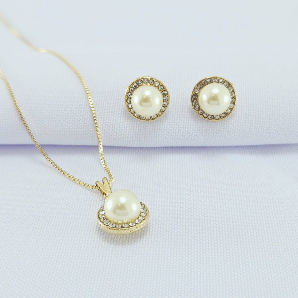 Conjunto pérola cravejado ao redor