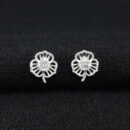 Brinco flor vazado com ponto de luz