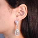 Brinco modelo gota dupla detalhe cravejado