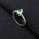 Anel gota minimalista verde cravejado