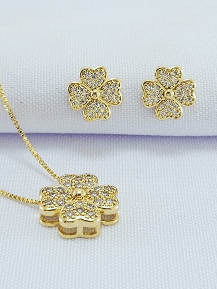 Conjunto trevo cravejado