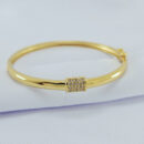 Bracelete detalhe central cravejado