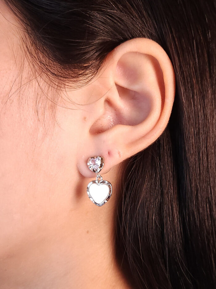 Brinco coraçao cristal borda detalhada