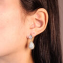 Brinco gota cravejado com borda