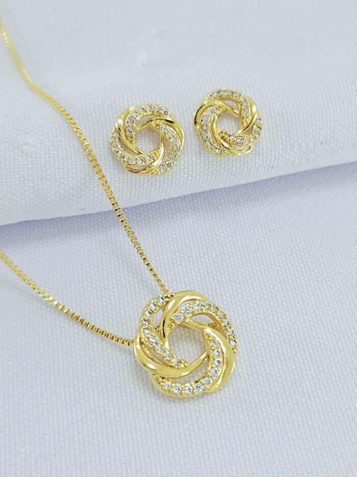 Conjunto fios entrelaçados detalhe cravejado