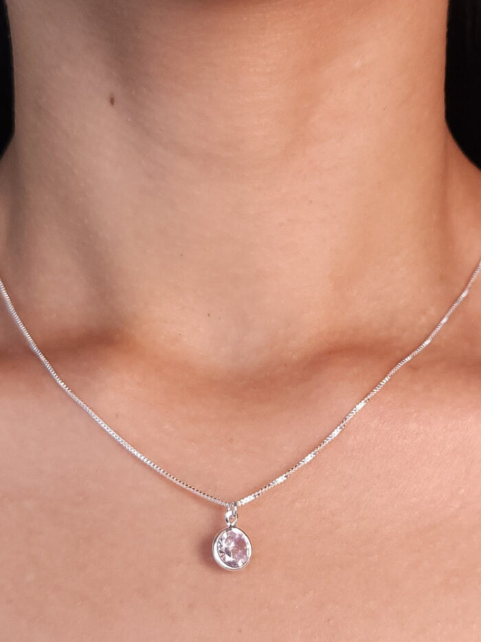 Gargantilha corrente veneziana com pedra cristal