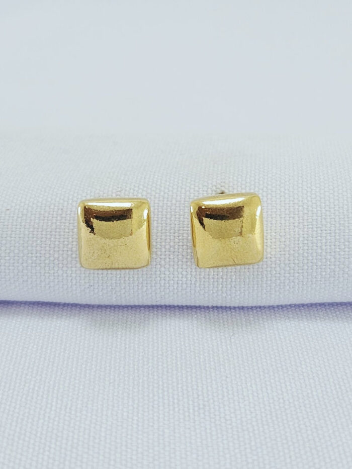 Brinco quadrado liso