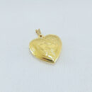 Pingente relicário formato coração detalhado