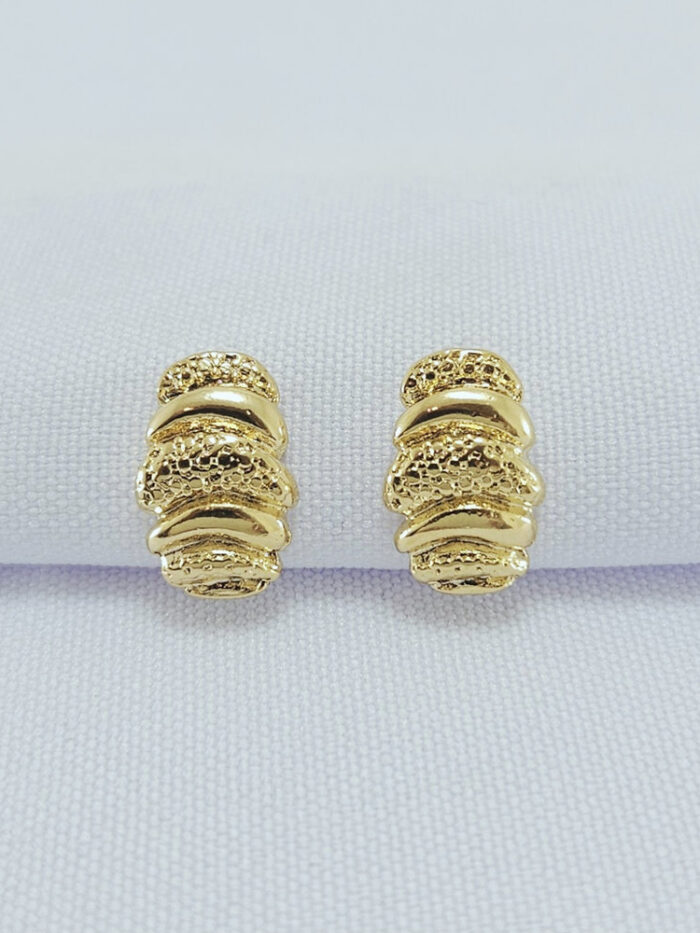 Brinco base oval detalhado