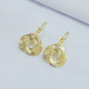 Brinco gancho entrelaçado fio detalhado