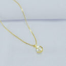 Gargantilha pingente pérola com detalhe ondulado