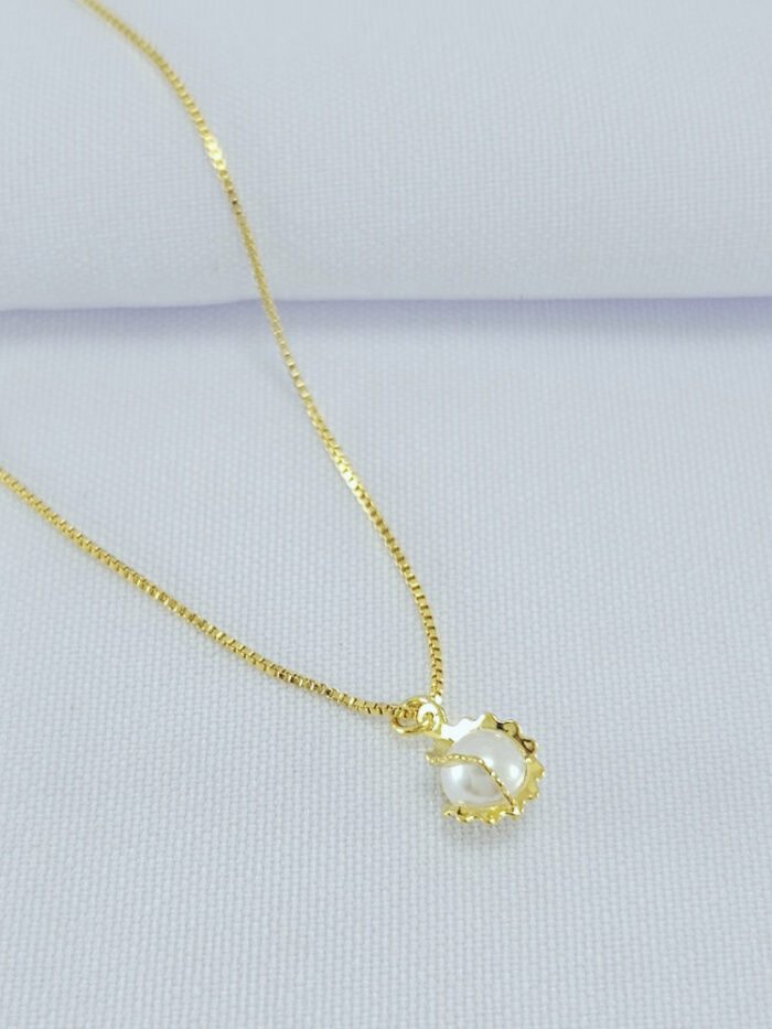 Gargantilha pingente pérola com detalhe ondulado