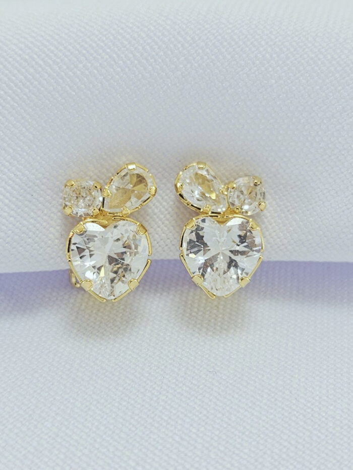 Brinco modelo coração com pedras zircônias