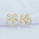 Brinco pérolas com ponto de luz central