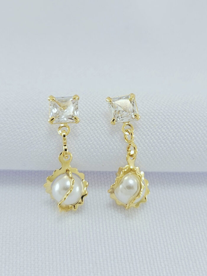 Brinco base cristal com pérola pêndulo