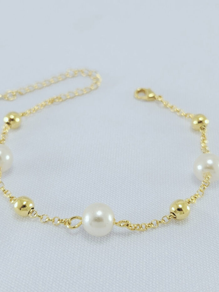 Pulseira pérola com bolinhas douradas