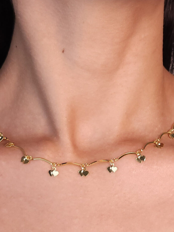 Gargantilha choker fio ondulado coração duplo