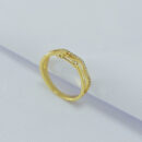 Anel fio duplo cravejado detalhe coração