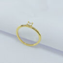 Anel solitário pedra cristal detalhe cravejado