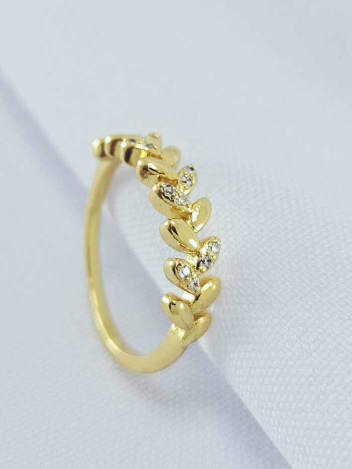 Anel folhas detalhadas