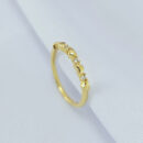 Anel detalhe corações lisos com pontos de luz