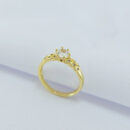 Anel pedra cristal com folhas detalhadas