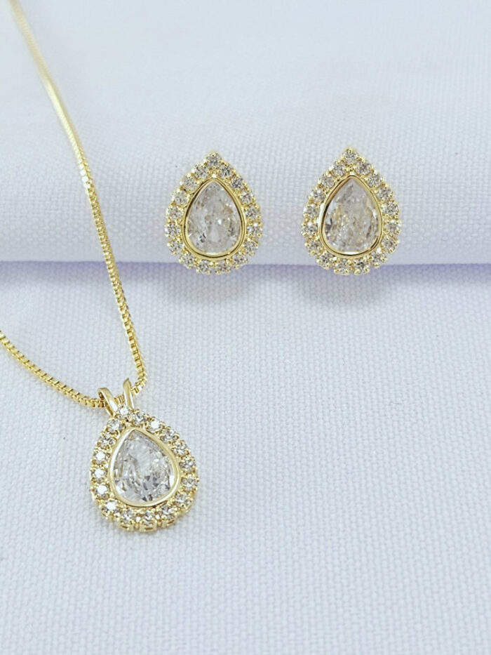 Conjunto formato gota cristal detalhe cravejado