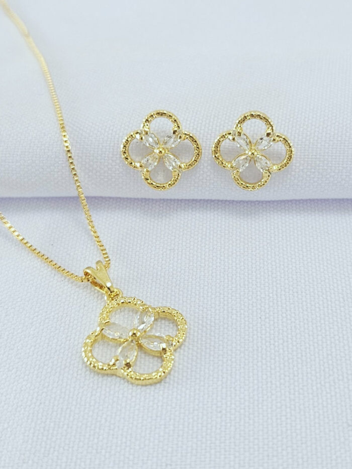 Conjunto trevo detalhe pedra navete