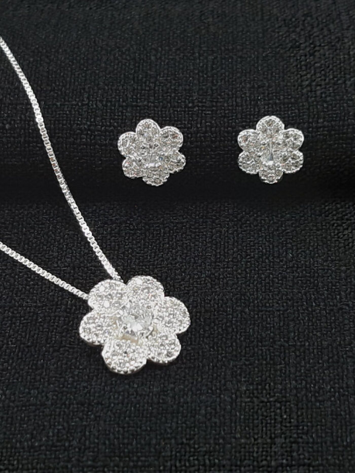 Conjunto flor ponto de luz petalas cravejado