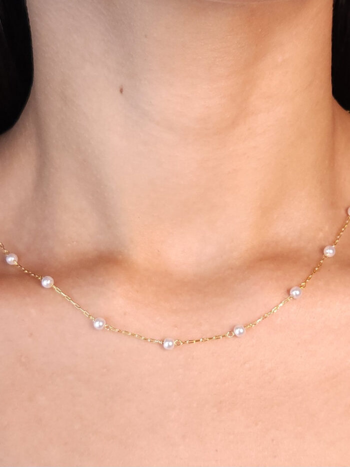 Gargantilha choker detalhe pérolas