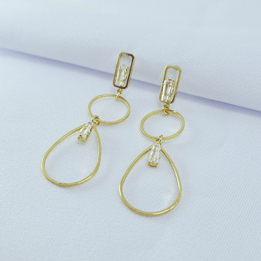 Brinco formas geométricas detalhe pedra cristal