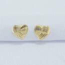 Brinco coração detalhado