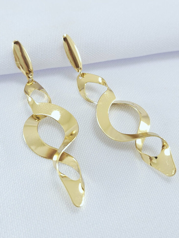 Brinco longo torcido chapeado