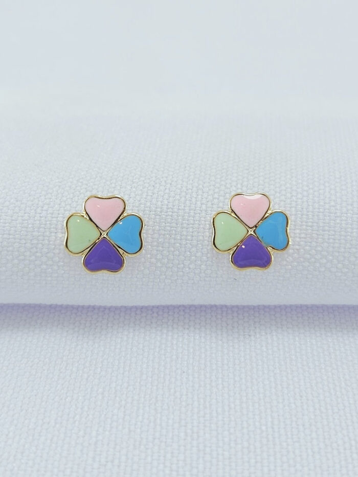 Brinco infantil trevo coração colorido